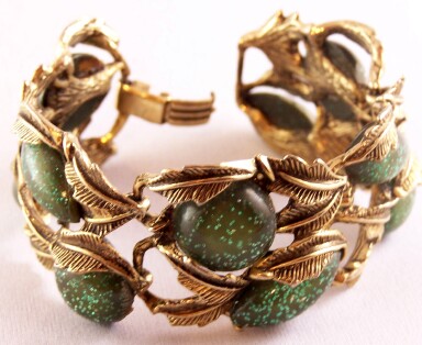 UNS25 antiqued goldtone bracelet w green lucite glitter discs